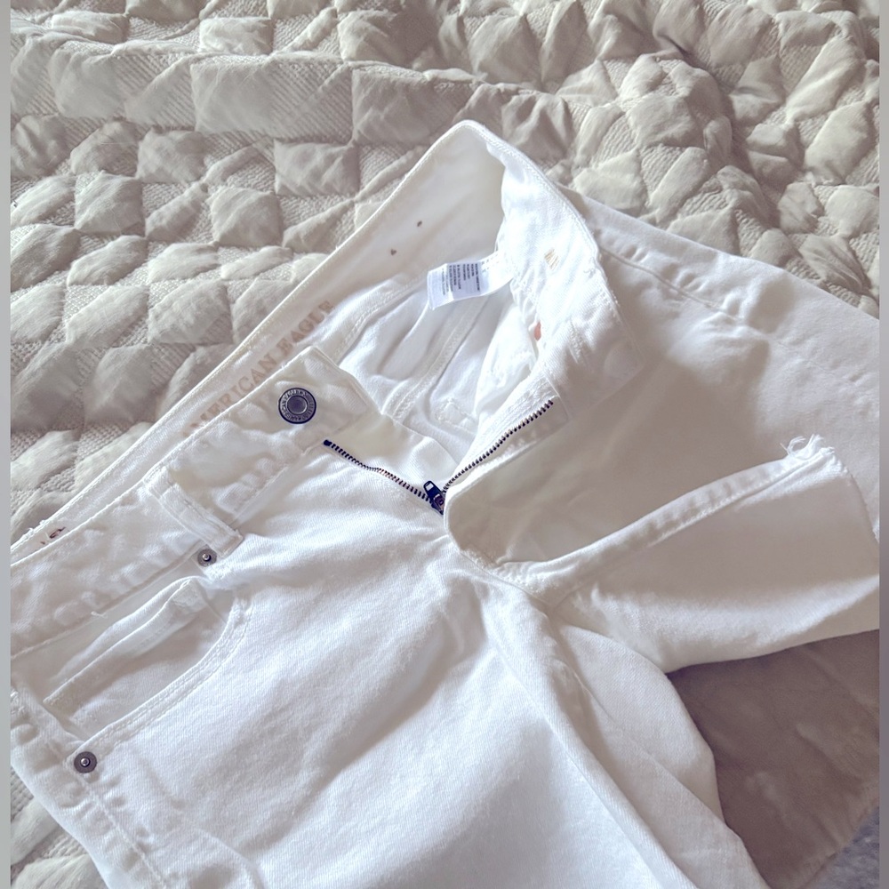 American Eagle Stretch White Women's Shorts. Pre-ownered Amazing Condition. #5